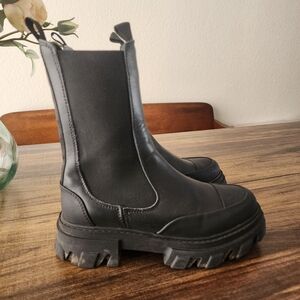 Ganni Chelsea Boots Black Leather Rubber Size 36 6